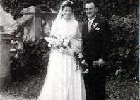 Micheline et Hubert dans le parc du Chateau de Reignac